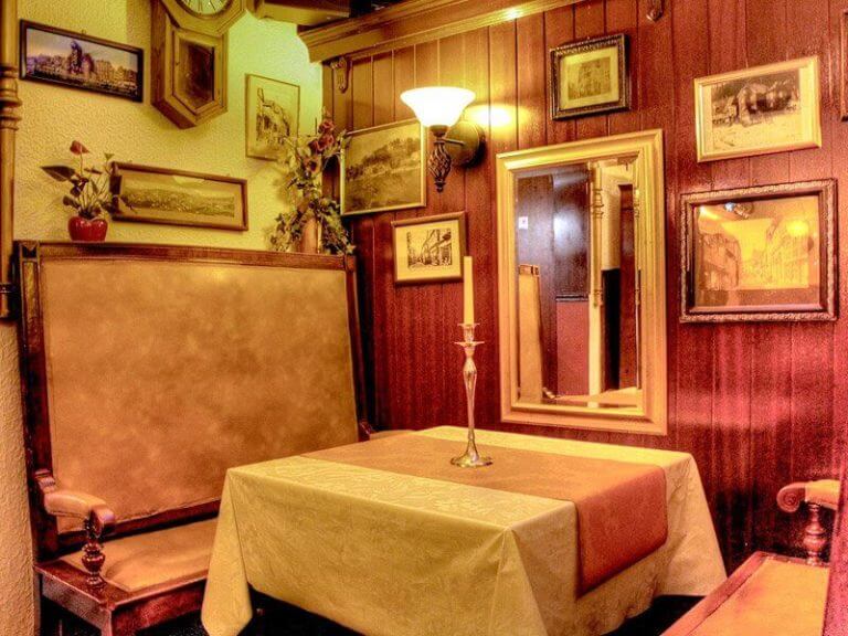 Tisch im Restaurant XOX in der Altstadt von Lauenburg Lauenburg Restaurant