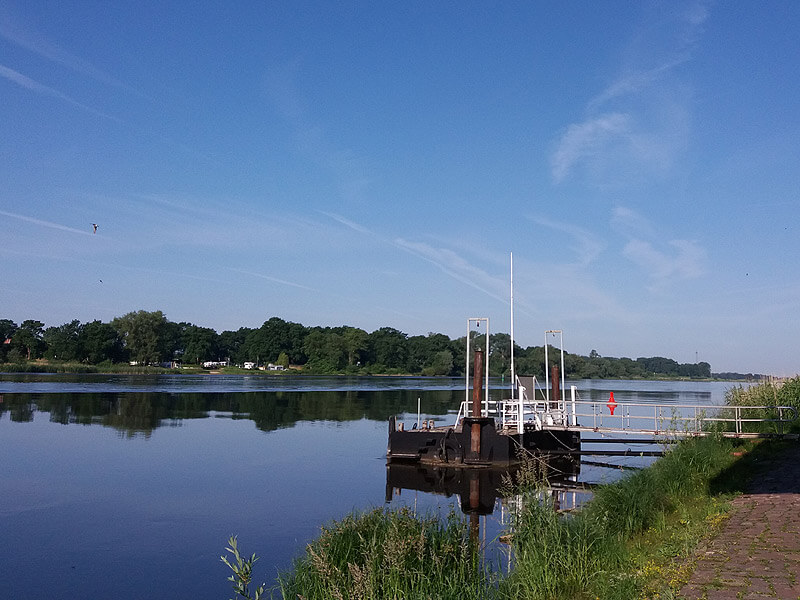 Die Elbe ruhig wie ein See