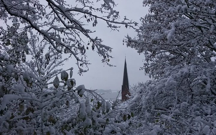 Schnee in der Altstadt von Lauenburg