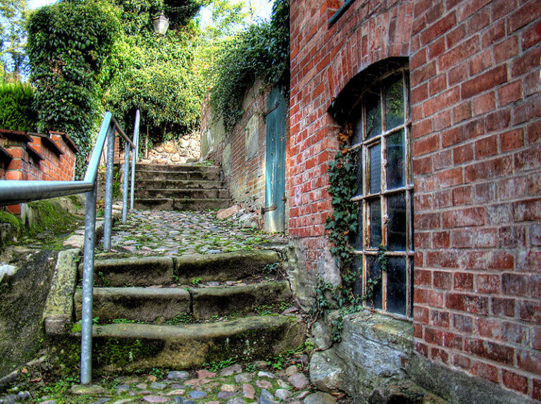 hunnenburg_01_800 Aufgang zur Hunnenburg