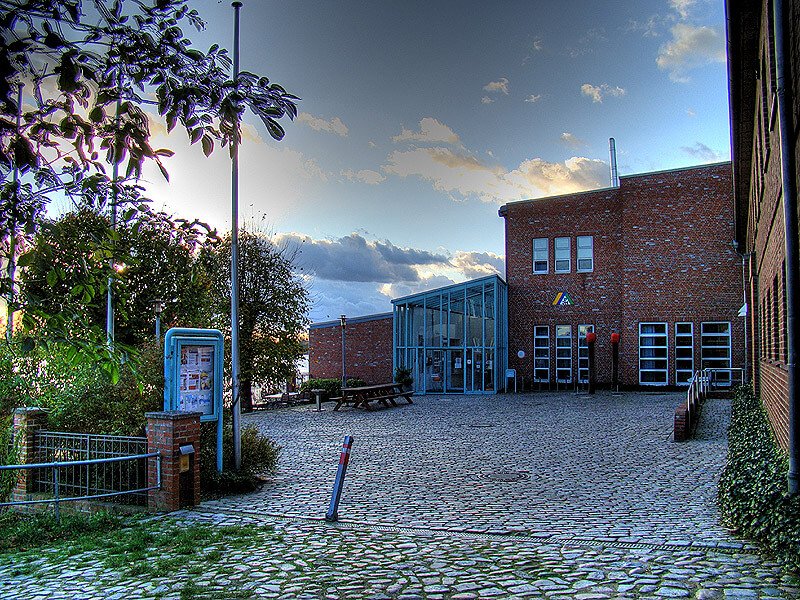 Die Zündholzfabrik ist eine Jugendherberge direkt an der Elbe