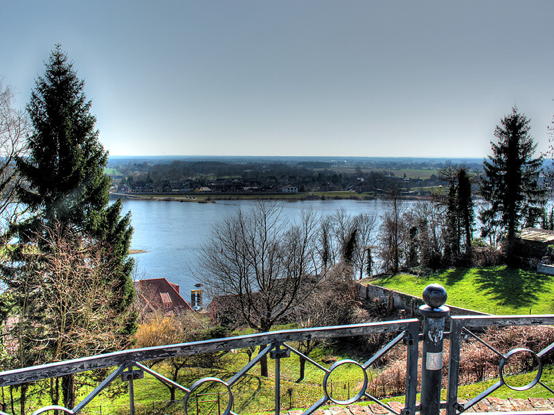 Blick vom Fürstengarten über die Elbe Blick vom Fürstengarten über die Elbe