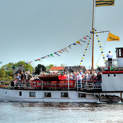 Raddampfer Kaiser-Wilhelm auf der Elbe beim Kurs.Elbe-Tag
