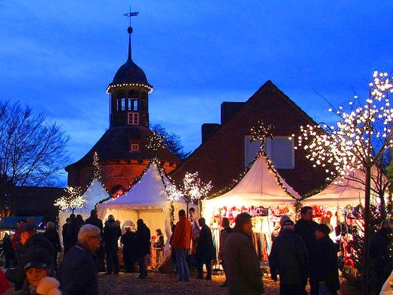 Weihnachtsmarkt am Schloss in Lauenburg