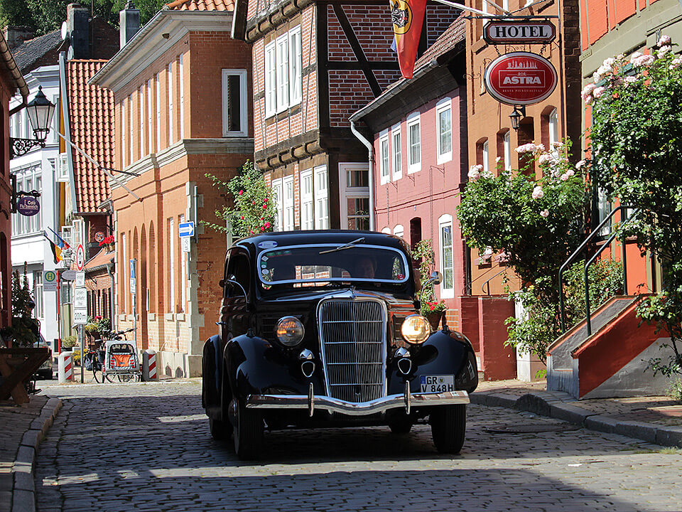 Rallye Hamburg-Berlin-Klassik durch Lauenburg