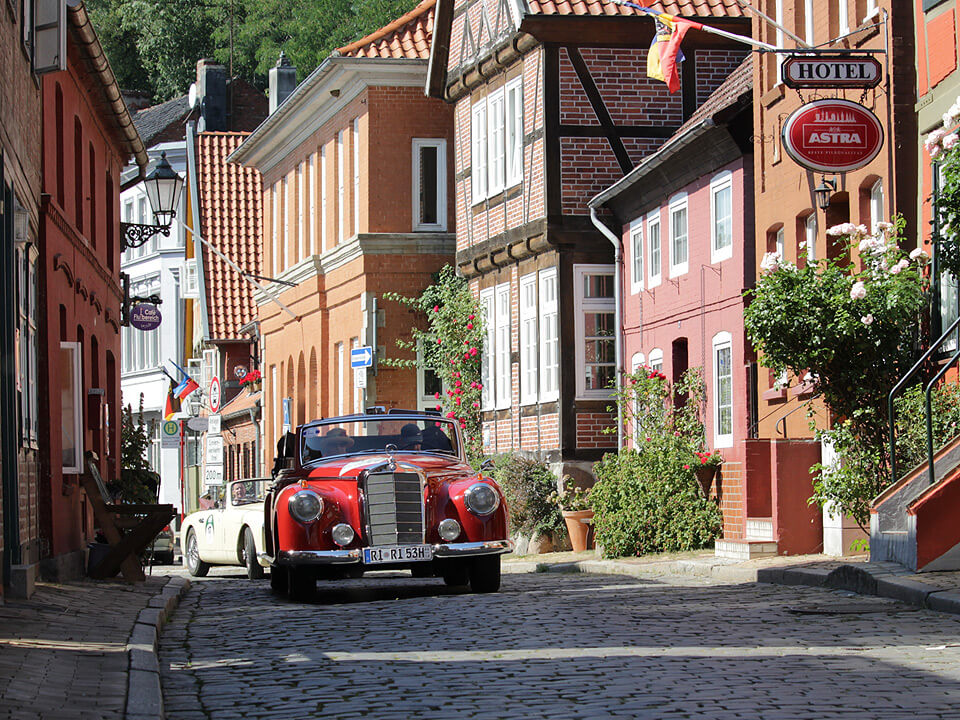 Rallye Hamburg-Berlin-Klassik durch Lauenburg