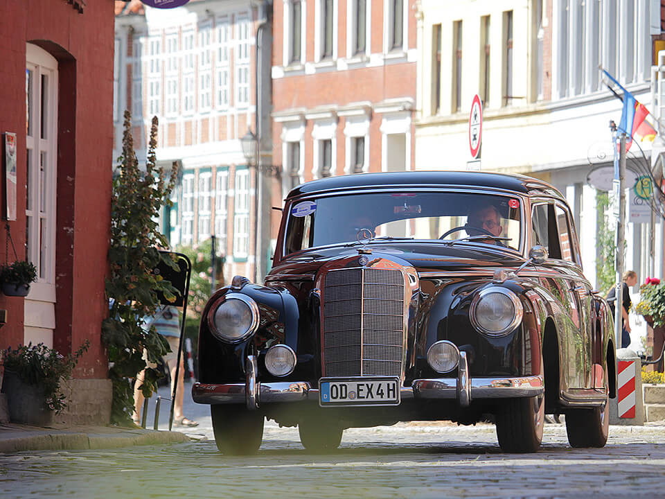 Rallye Hamburg-Berlin-Klassik durch Lauenburg