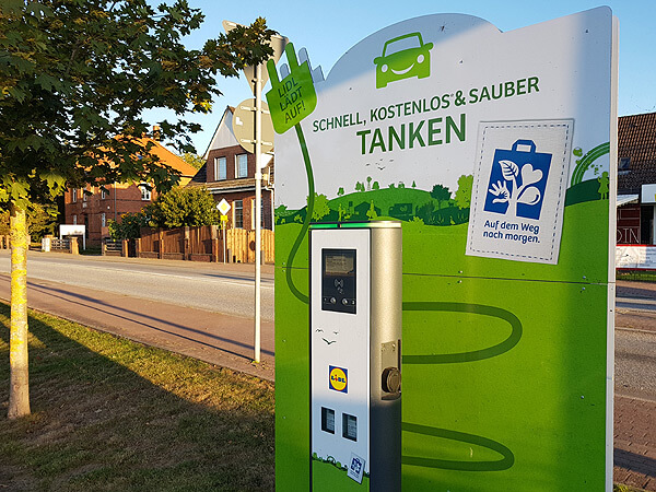 Stromtanken bei Lidl in Lauenburg