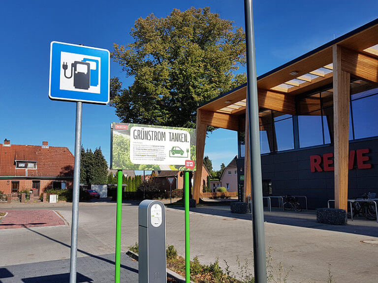 Ladestation bei Rewe in Lauenburg