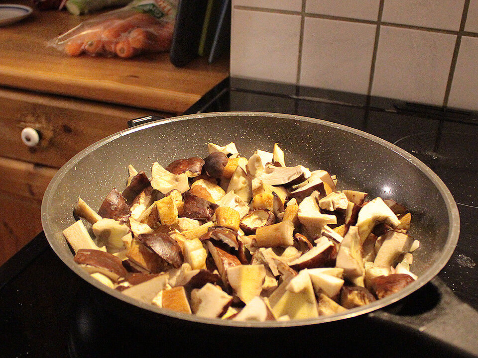 Steinpilze in der Pfanne