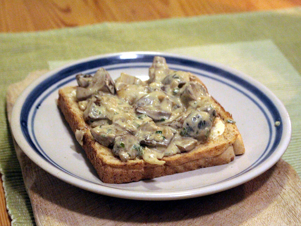 Steinpilze auf Toastbrot