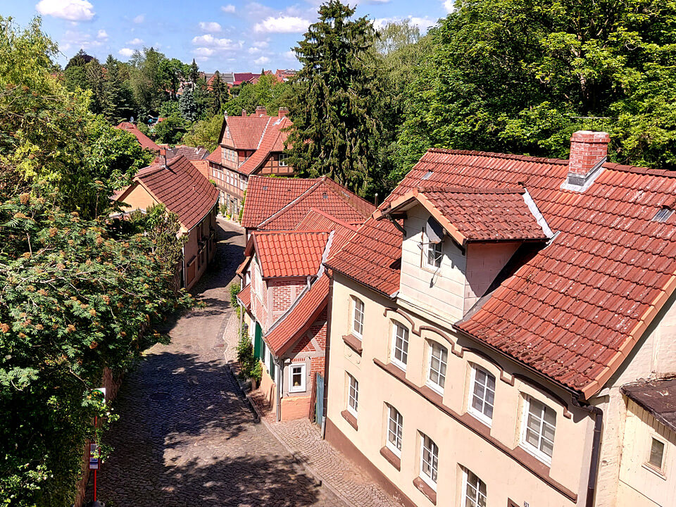 So sieht der Hohler Weg von oben von der Friedrichsbrücke aus.