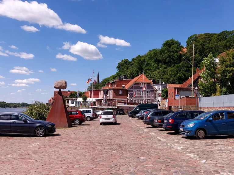 Parkplatz am Lösch- und Ladeplatz Parkplatz Lösch- und Ladeplatz in der Altstadt von Lauenburg