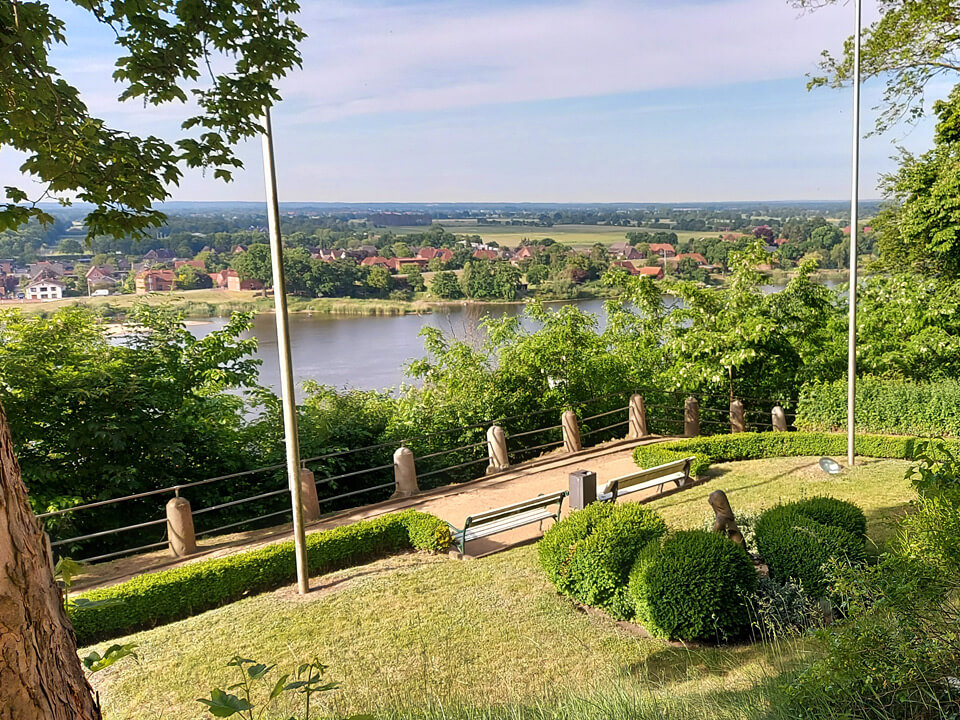 Blick vom Schloss auf die Elbe. Blick vom Schloss auf die Elbe