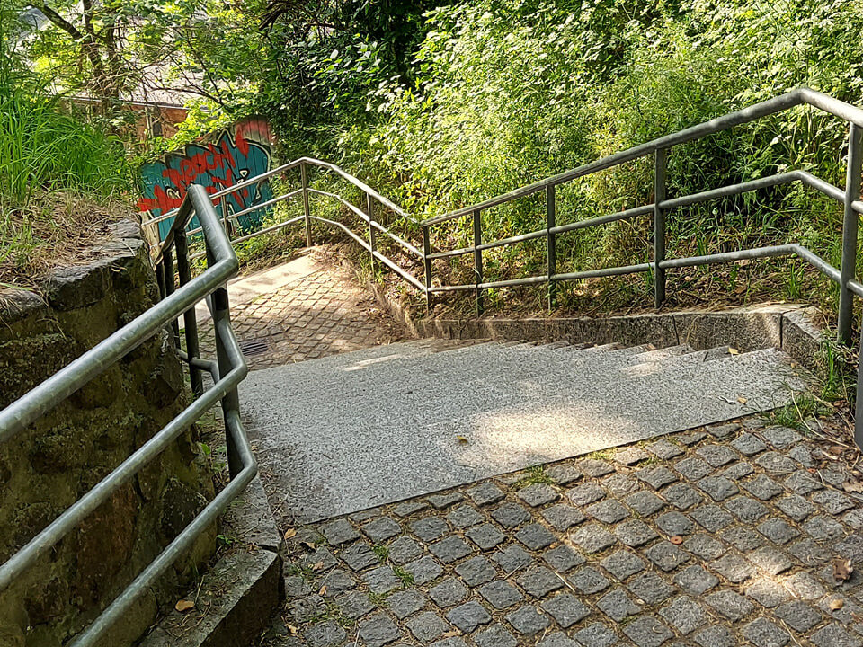 Jetzt geht es ans Treppensteigen - zum Glück nur bergab. Die Fährtreppe in Lauenburg