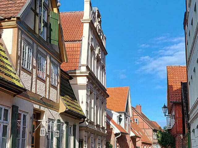 Blick in die Elbstraße in der Altstadt von Lauenburg