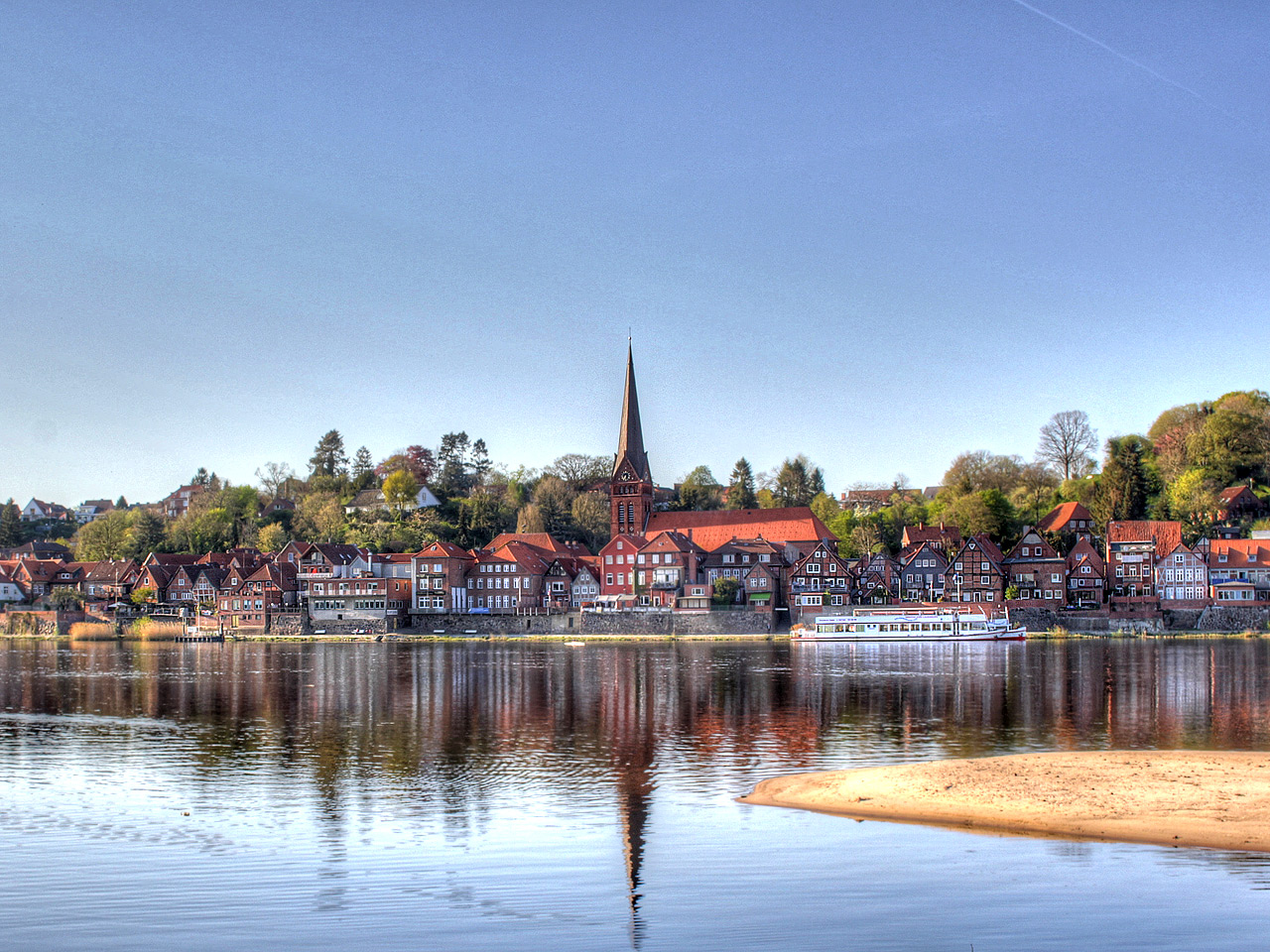 Schiffsfahrt ab Lauenburg Die schönsten Touren über Elbe und Kanäle