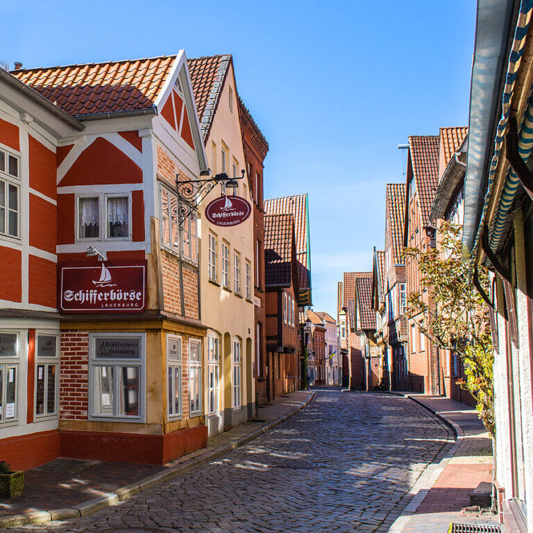 Elbstraße in der Altstadt von Lauenburg Elbstraße in der Altstadt von Lauenburg
