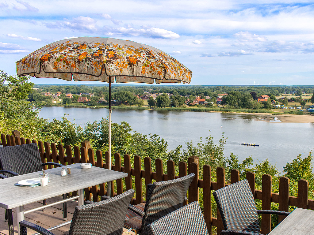 Hotel Bellevue in Lauenburg Ziel erreicht: Genießen Sie den tollen Blick über die Elbe
