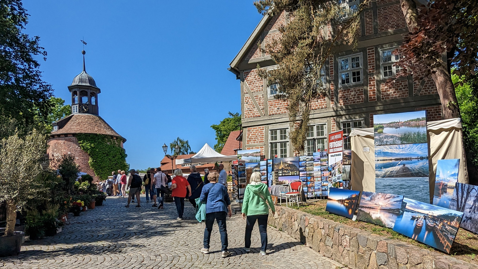 Auch der Lauenburger Fotograf Dirk Eisermann vom <a href="https://www.edition-rufer.de/" target="_blank" rel="noopener">Verlag EDITION RUFER</a> ist mit einem Stand vertreten. Aussteller auf der "Landträume" in Lauenburg
