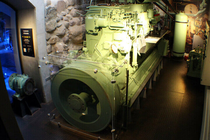 Schiffsdiesel im Motorenkeller des Elbschifffahrtsmuseums