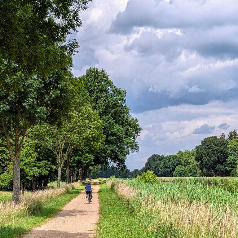 Entlang der Alten Salzstraße Radtour am Elbe-Lübeck-Kanal