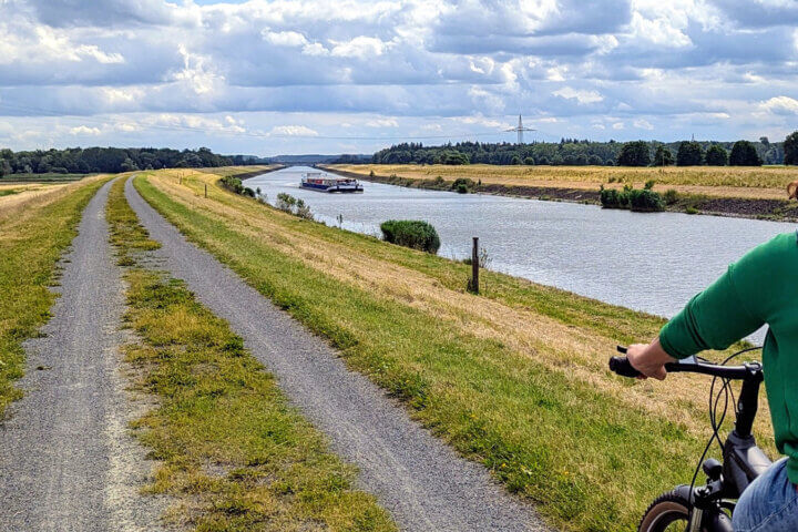 Endlose Radwege am Elbe-Seiten-Kanal