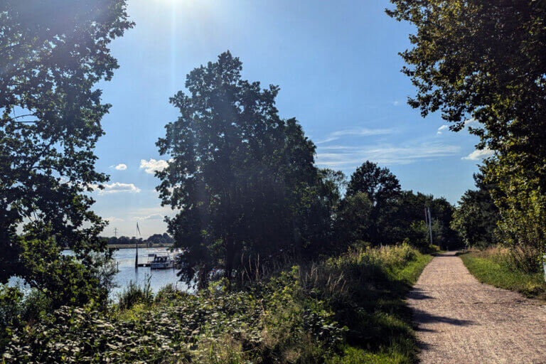 Schöner Blick auf die Elbe Schöner Blick auf die Elbe
